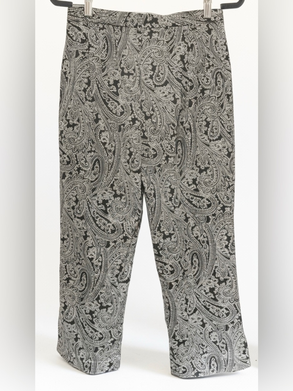 LIZ CLAIBORNE-Size 10P-Cosette Capris With Black And White Print Design